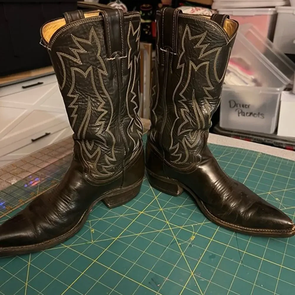 Justin Men’s Cowboy Boots – Style 7574 – Size 7.5D – Black Leather, Pointed Toe